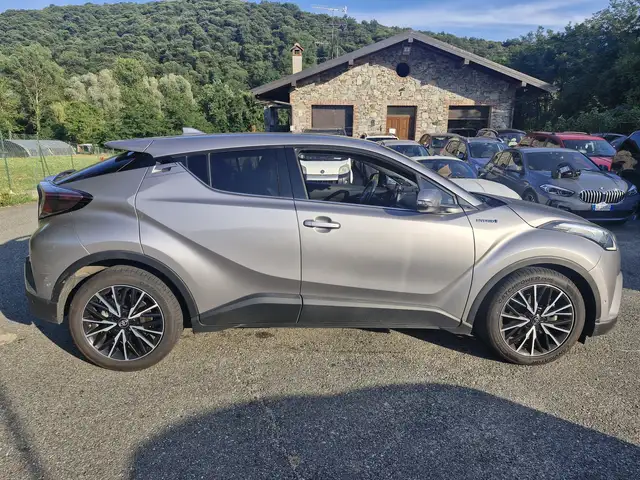 Toyota C-HR view 6