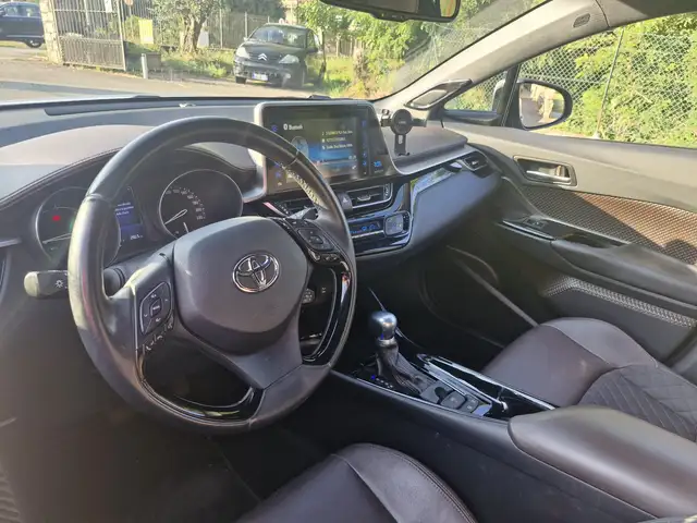 Toyota C-HR view 8
