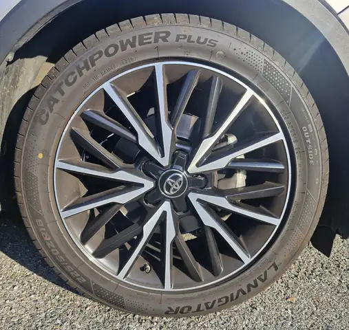 Toyota C-HR view 15