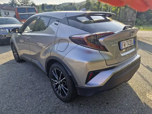 Toyota C-HR view 14