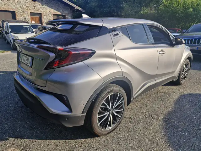Toyota C-HR view 12