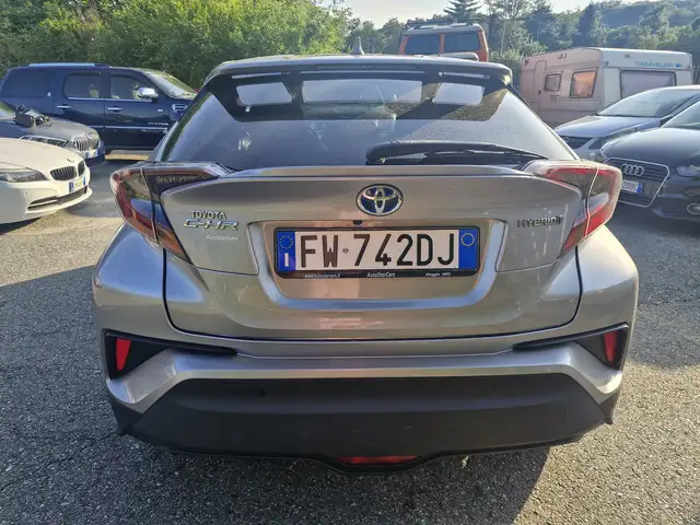Toyota C-HR view 13