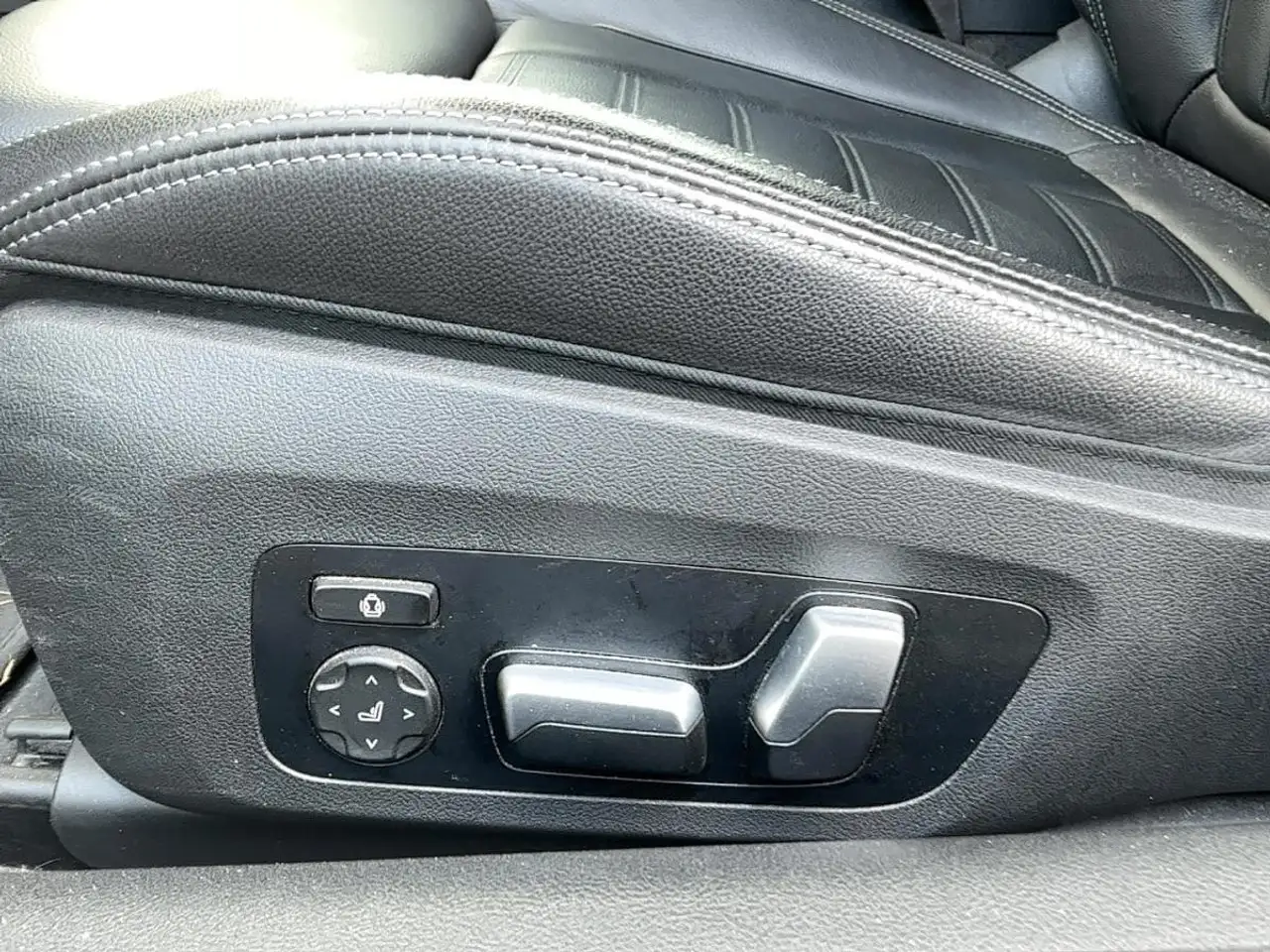 BMW 4 Series photo BMW 4 Series