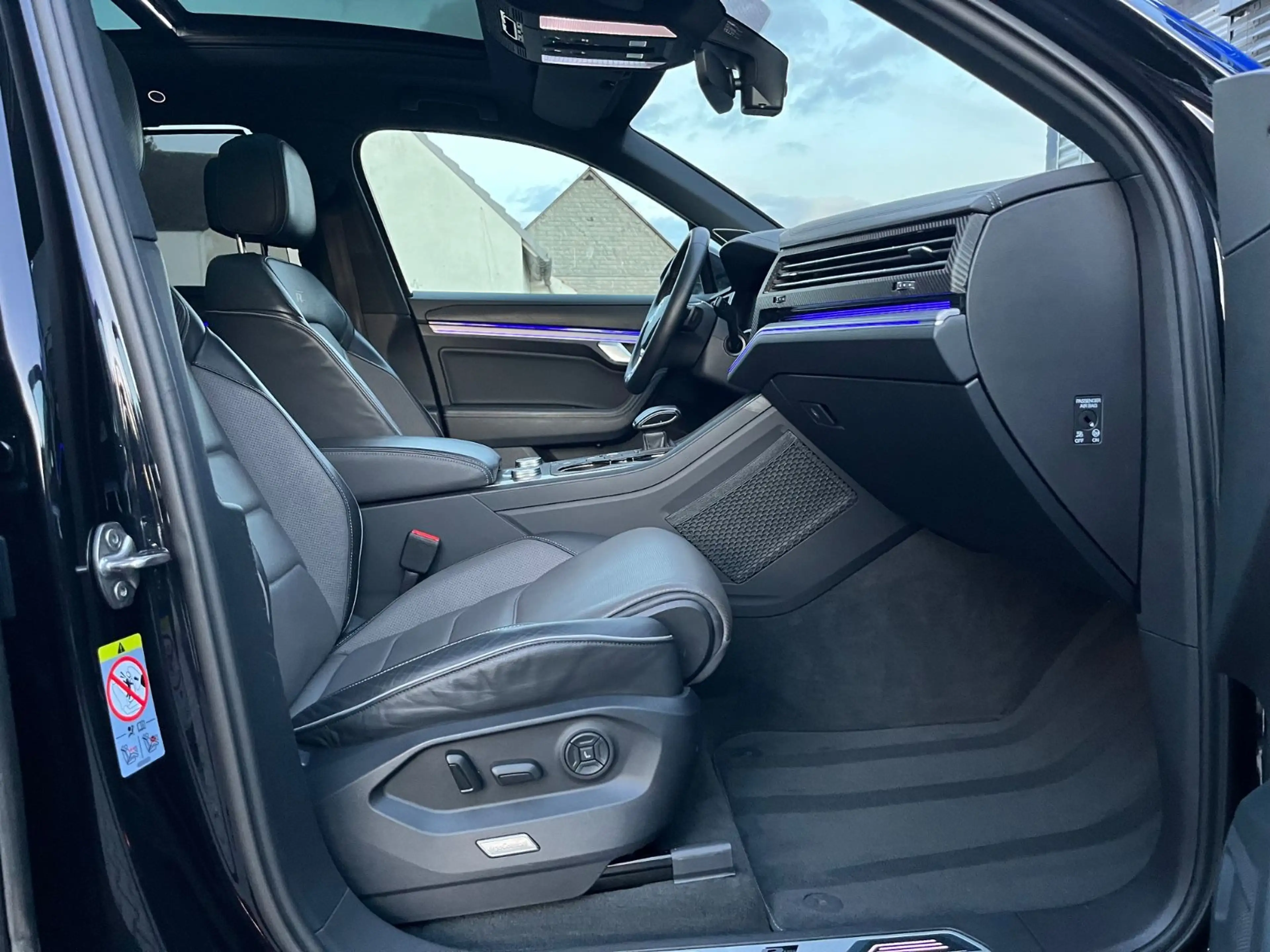 Volkswagen Touareg R-Line 4M*LED*PANO*AHK*SITZBELÜ*360°VOLL — photo 9
