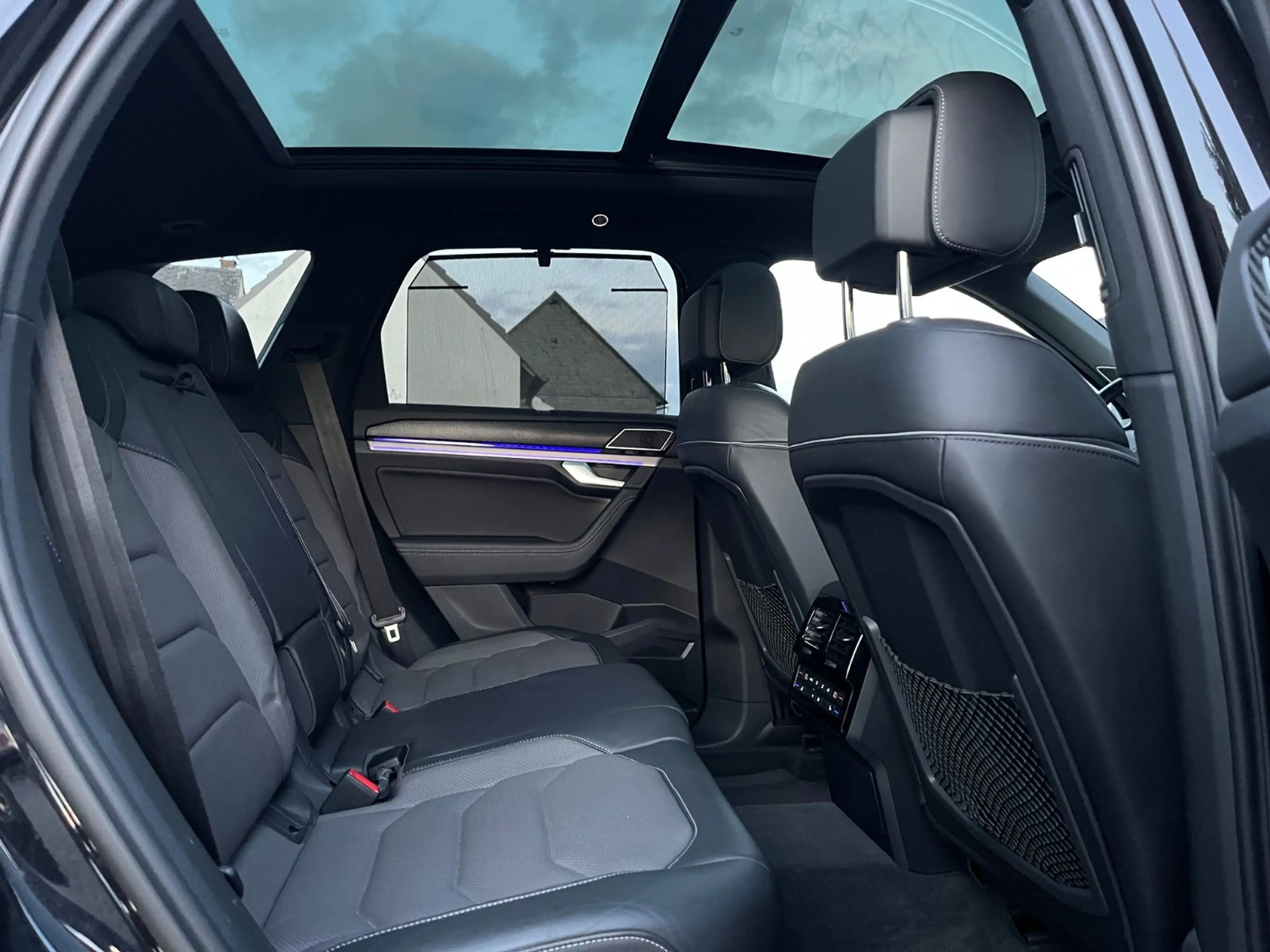 Volkswagen Touareg R-Line 4M*LED*PANO*AHK*SITZBELÜ*360°VOLL — photo 10