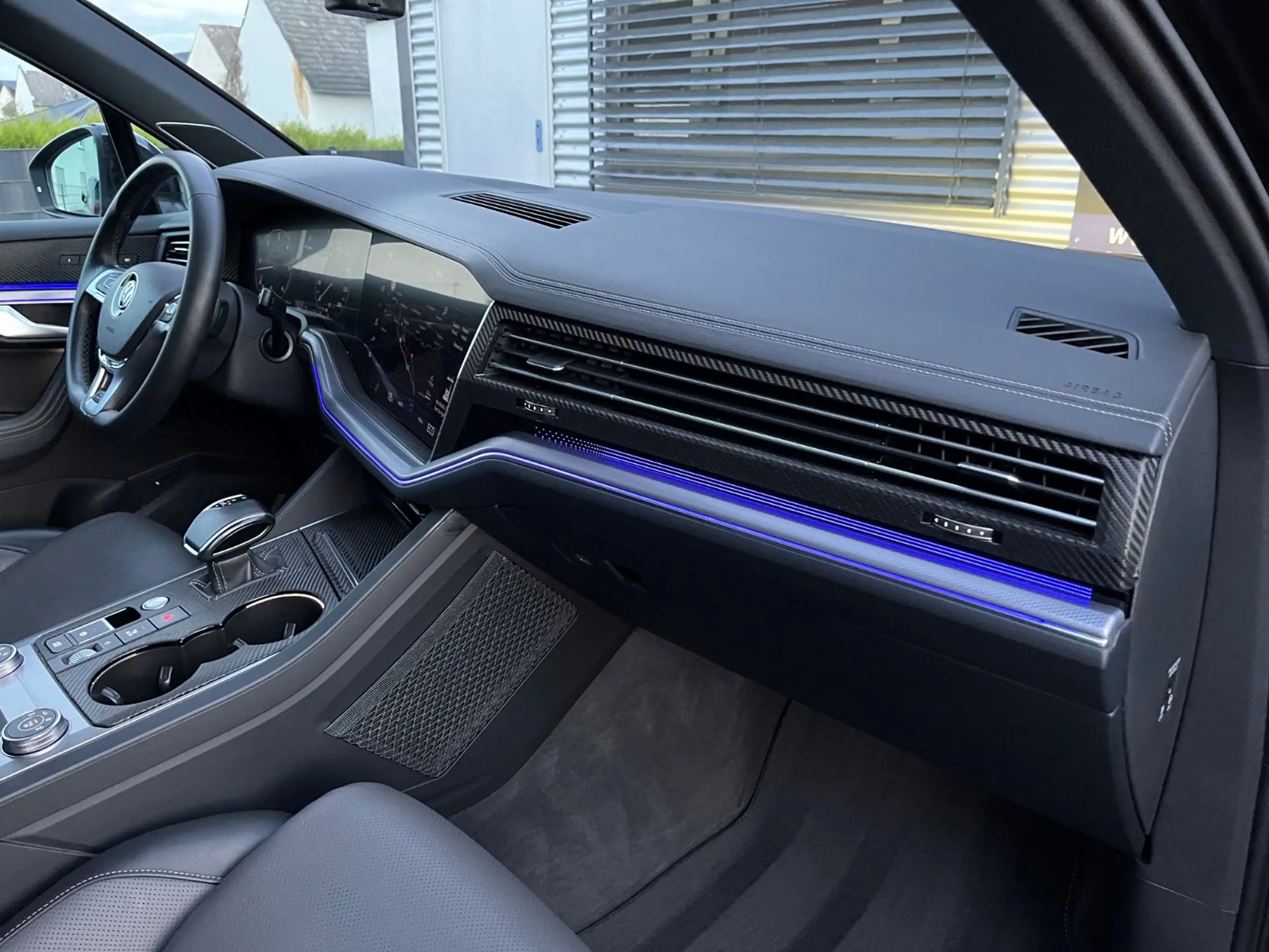 Volkswagen Touareg R-Line 4M*LED*PANO*AHK*SITZBELÜ*360°VOLL — photo 12