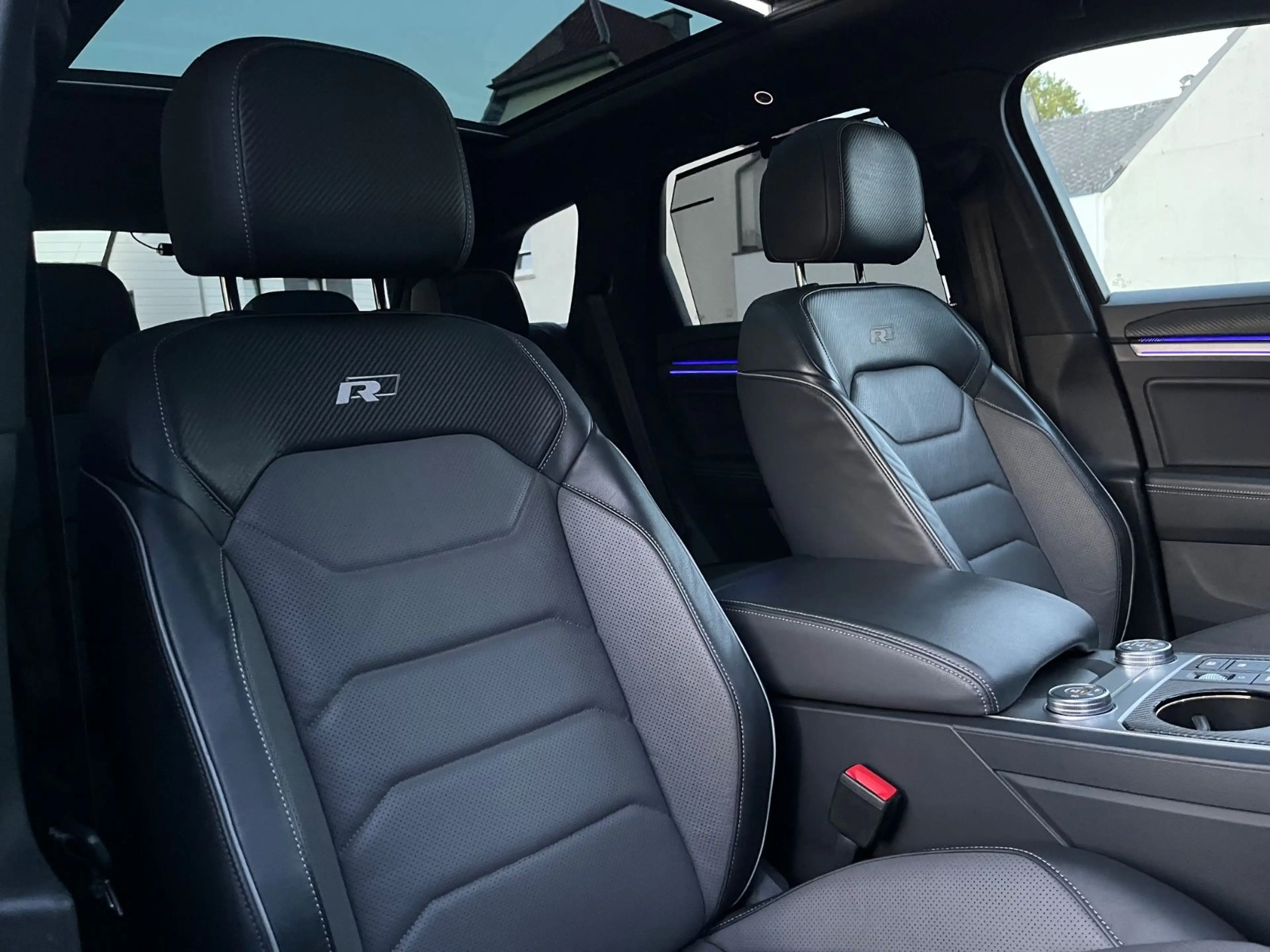 Volkswagen Touareg R-Line 4M*LED*PANO*AHK*SITZBELÜ*360°VOLL — photo 14