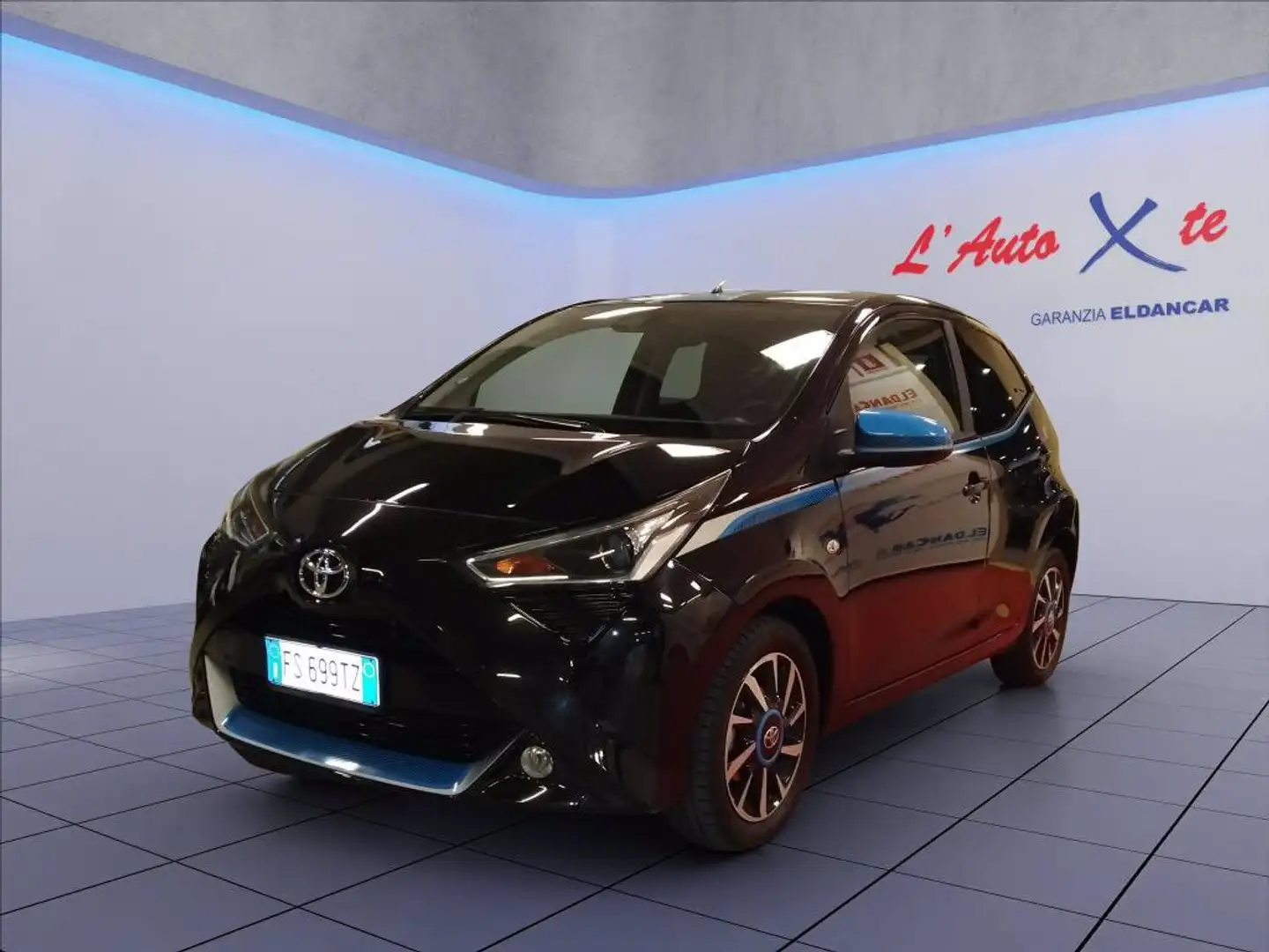 Toyota Aygo 5p 1.0 x-play 72cv Nero - 2