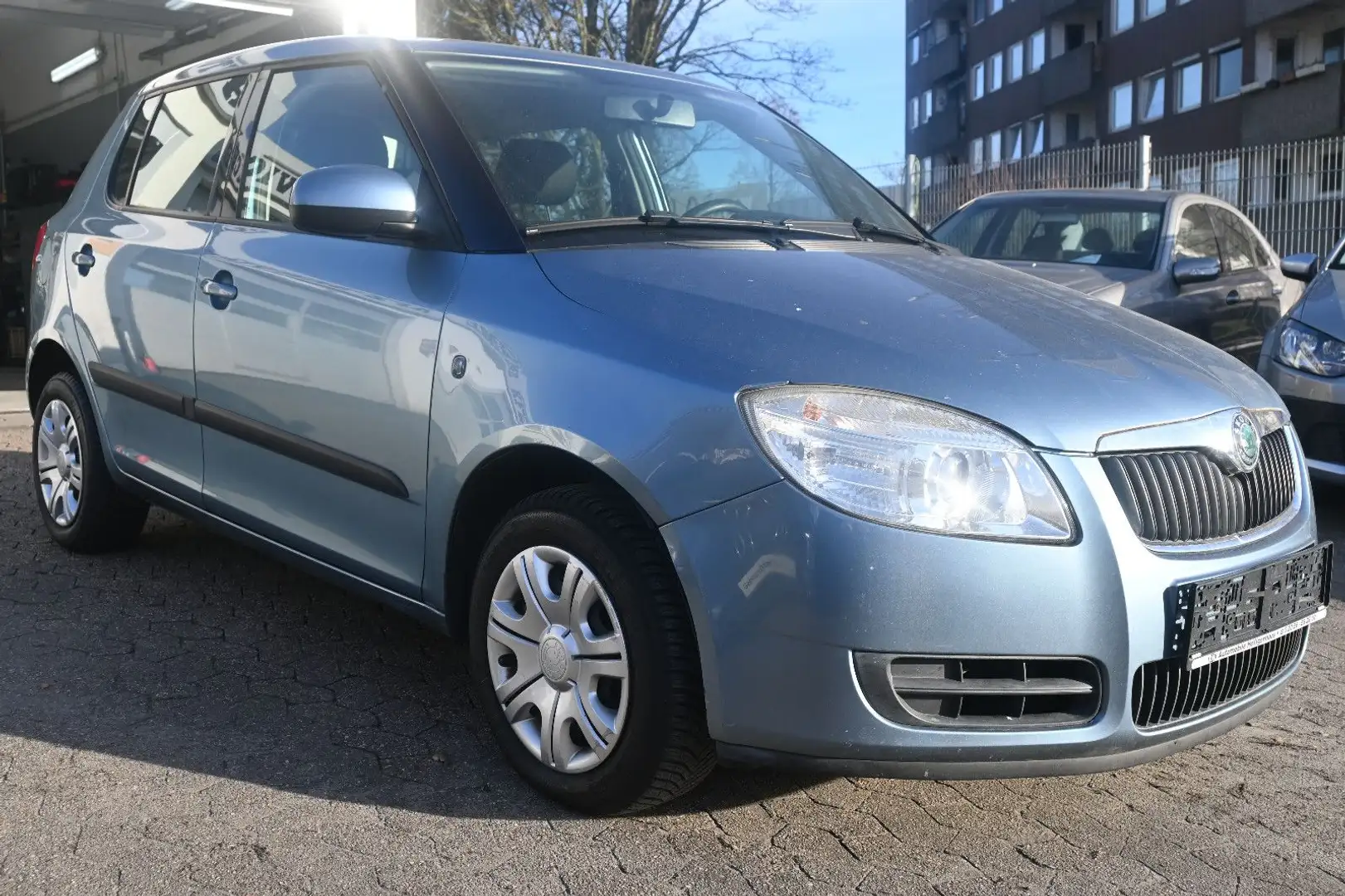 Skoda Fabia Ambiente*Klima*Scheckheft*Zahnriemen neu Gris - 1