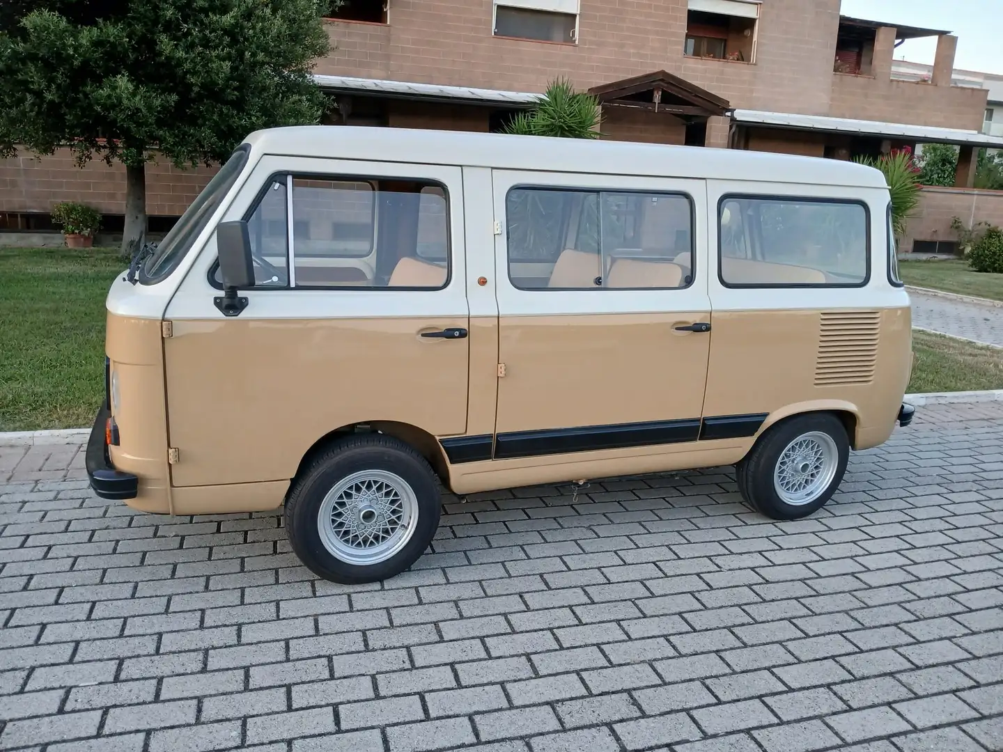 Fiat 900 Panorama Bej - 1