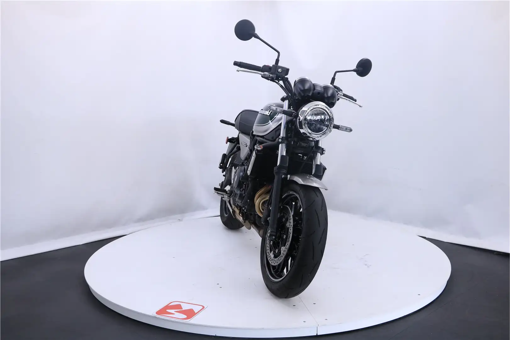 Kawasaki Z 650 RS - 2