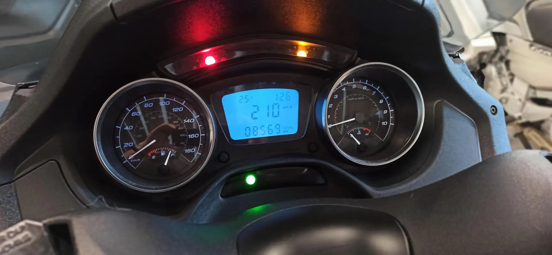 Piaggio MP3 500 Zwart - 2