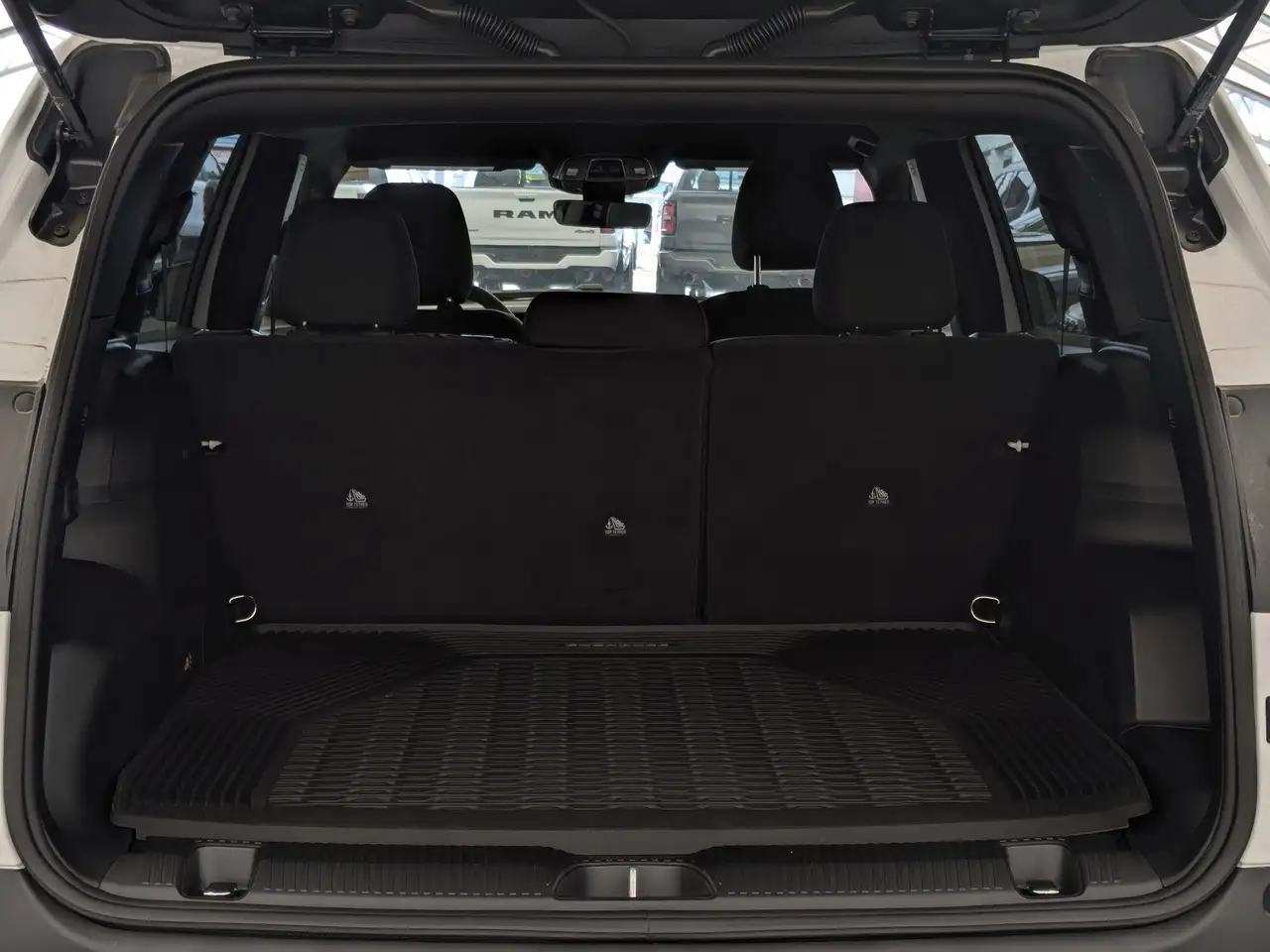 Jeep Cherokee снимка Jeep Cherokee