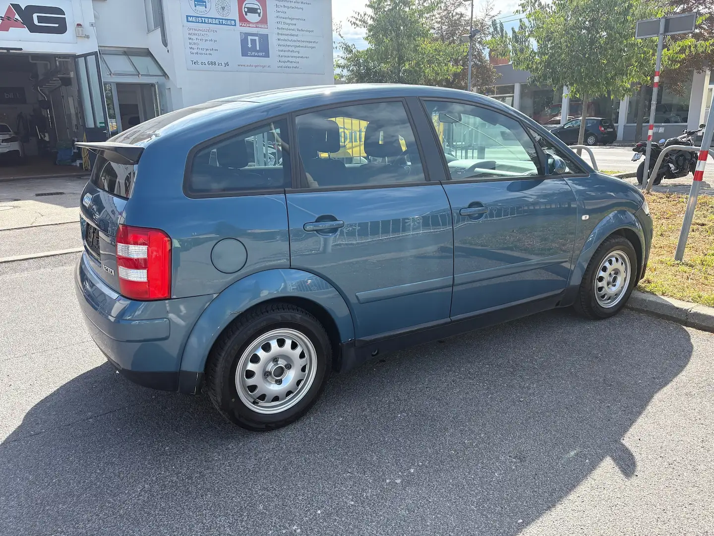 Audi A2 3L 1.2 TDI Automatik Blau - 2