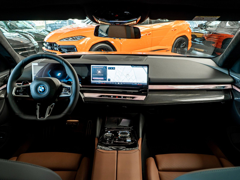 BMW 550 e M Sport Memo AHK B&W HUD 4 Zones — photo 15