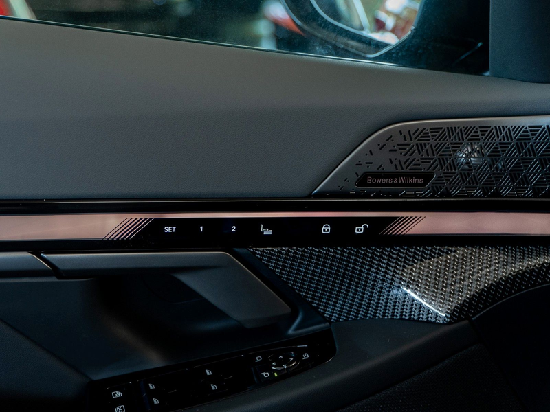 BMW 550 e M Sport Memo AHK B&W HUD 4 Zones — photo 10