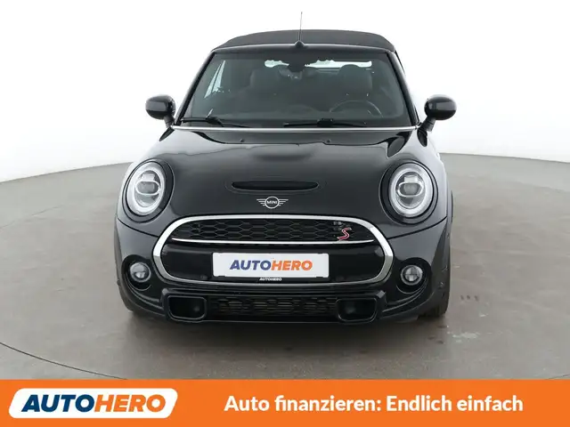 Mini Convertible view 9