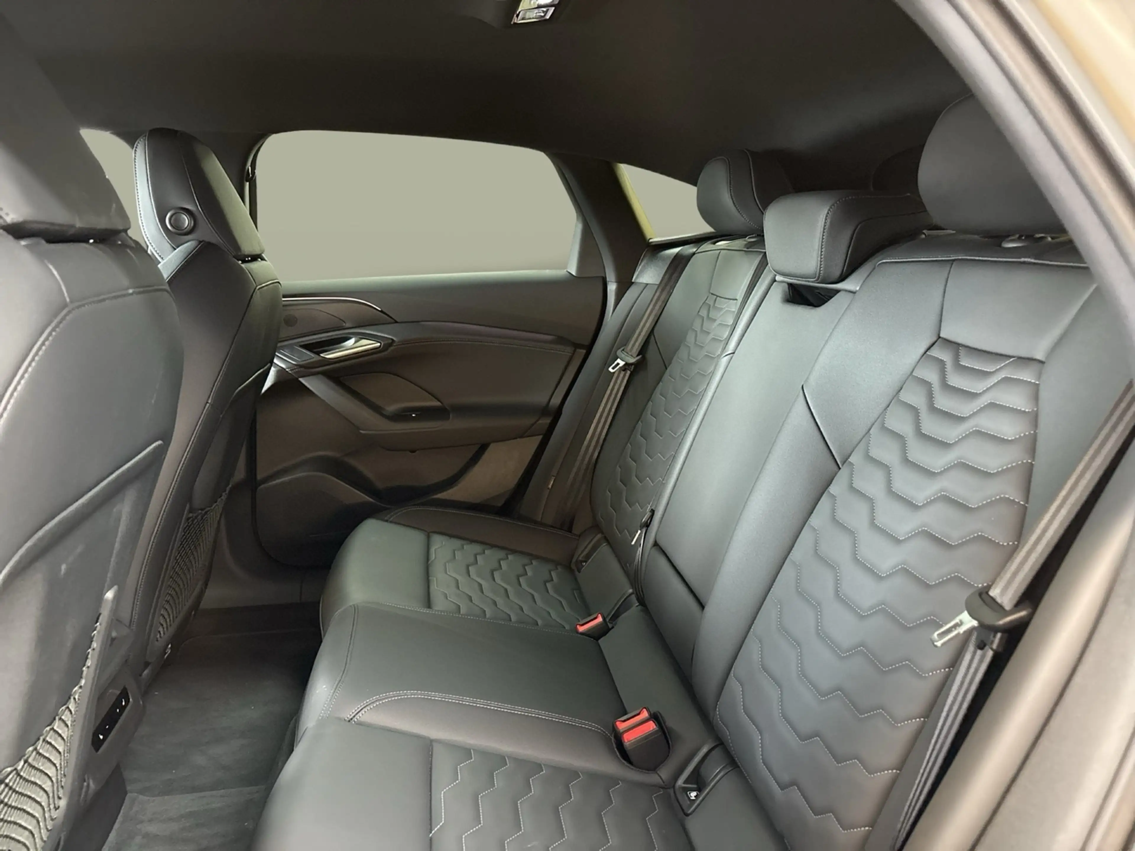 Audi A6 e-tron Sportback quattro S LINE AHK 360°CAM — photo 13