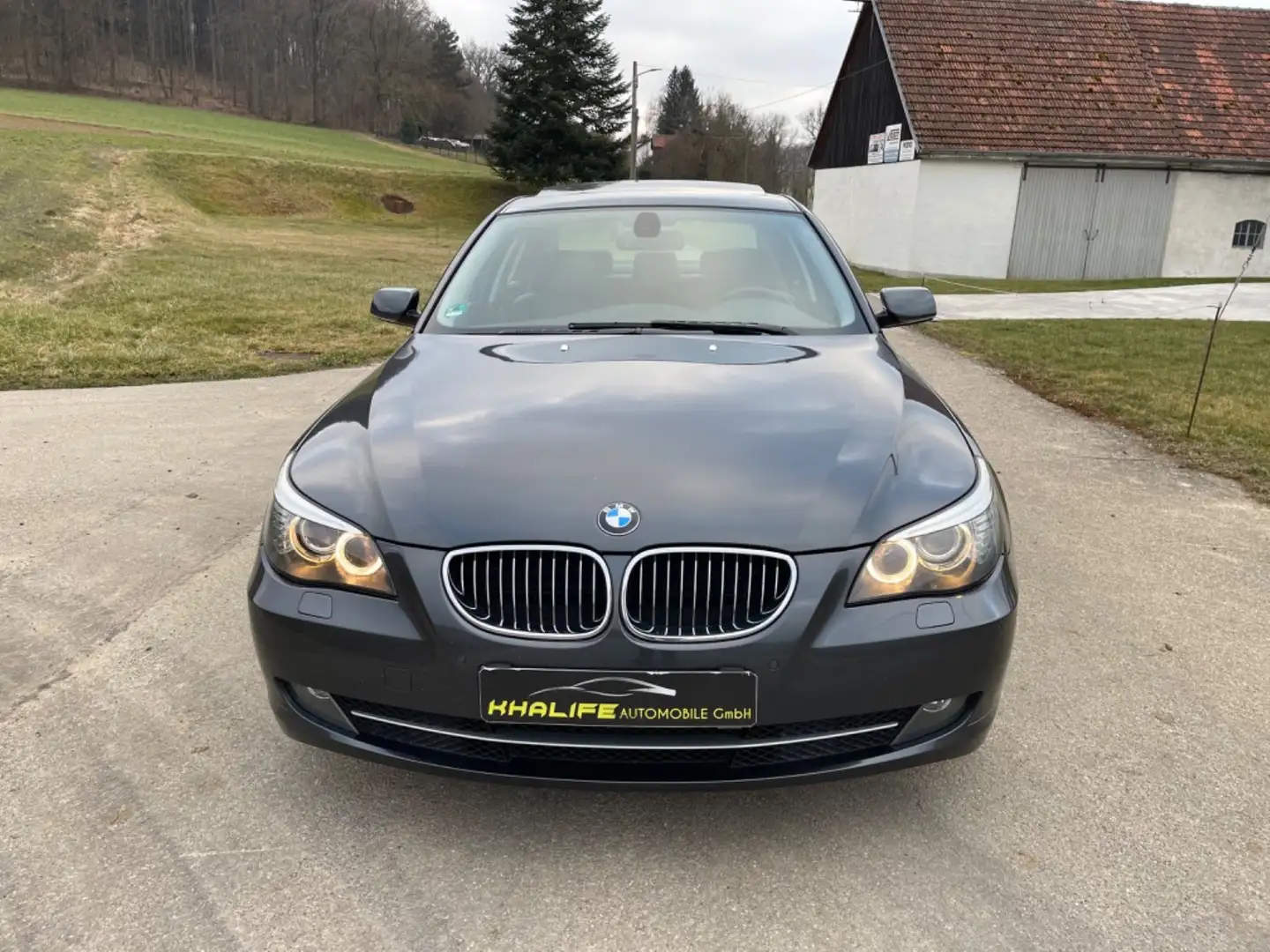 BMW 530 Baureihe 5 Lim. 530i Edition Exclusive Šedá - 2