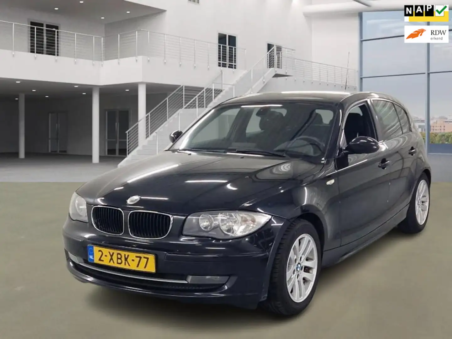 BMW 120 1-serie 120i Zwart - 1