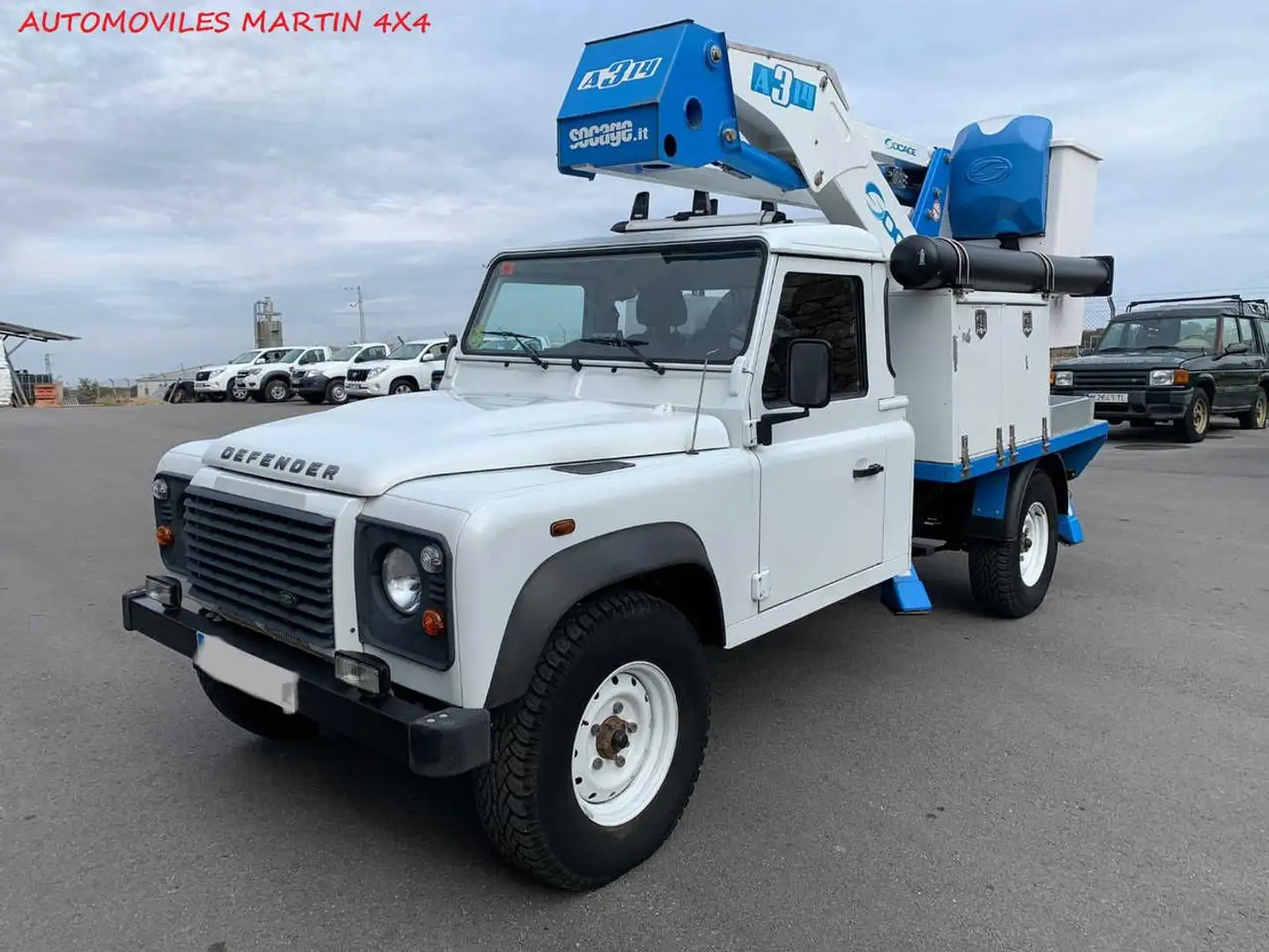 Land Rover Defender 90 SW SE Blanco - 2