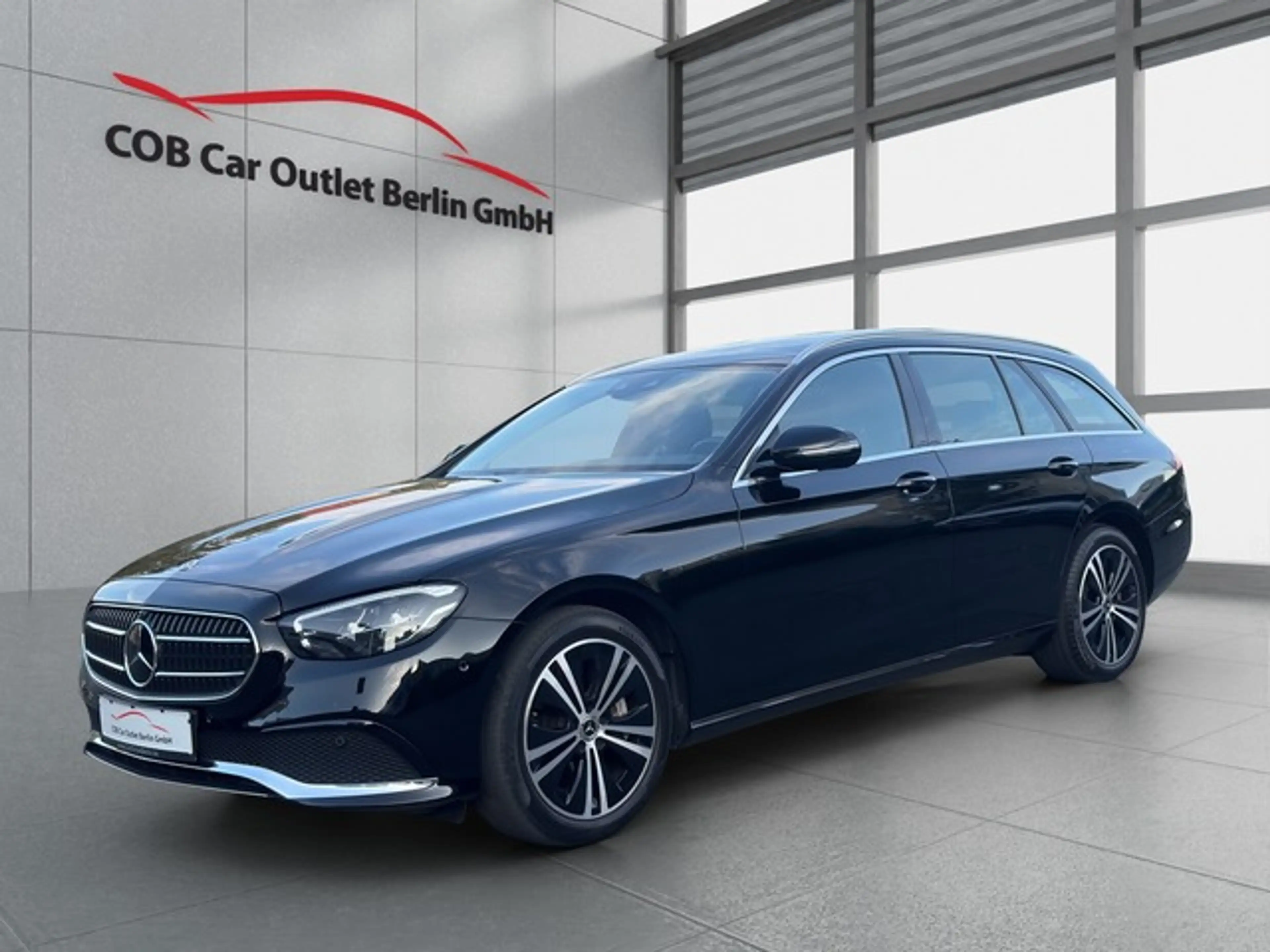 Mercedes-Benz E 400 d T 4M DISTRO PANO KAM360 STANDHZG AHK