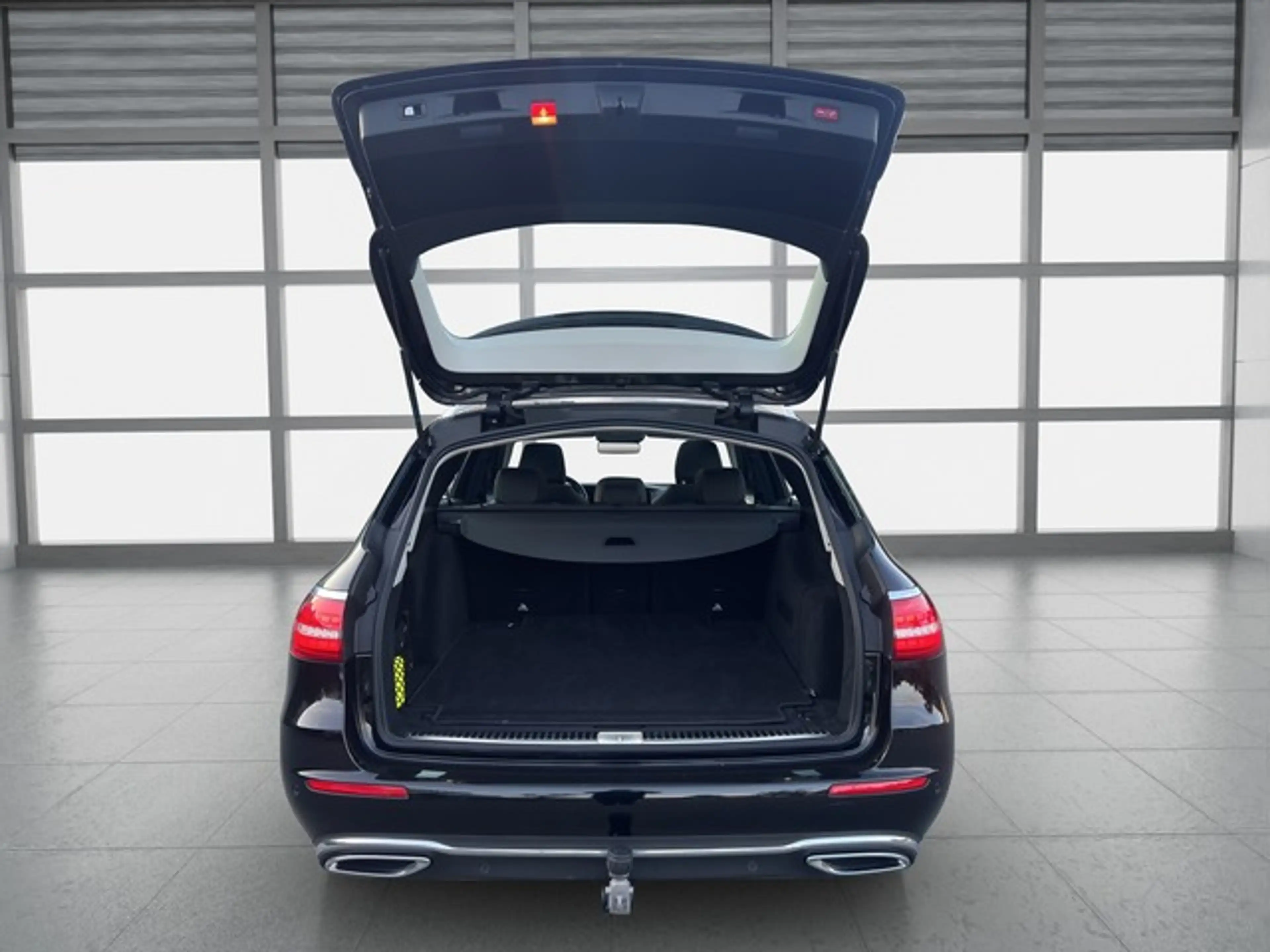 Mercedes-Benz E 400 d T 4M DISTRO PANO KAM360 STANDHZG AHK — photo 15