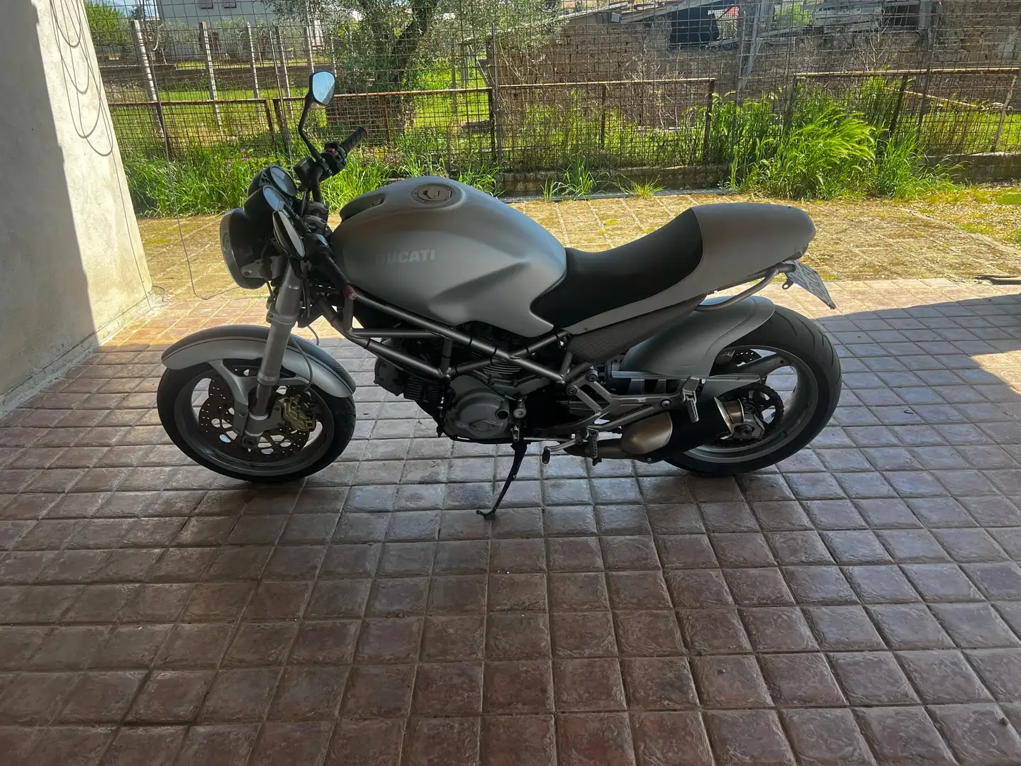Ducati Monster 600 Silver - 2