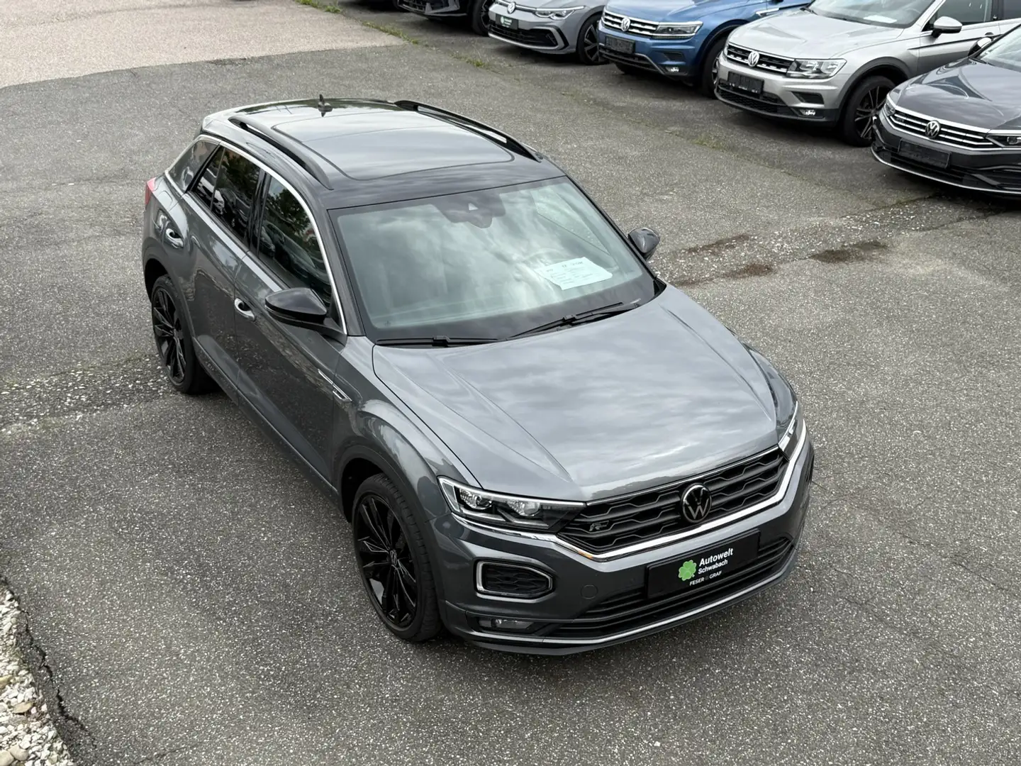 Volkswagen T-Roc R-LINE 1.5 TSI DSG PANO AHK NAVI Grijs - 1