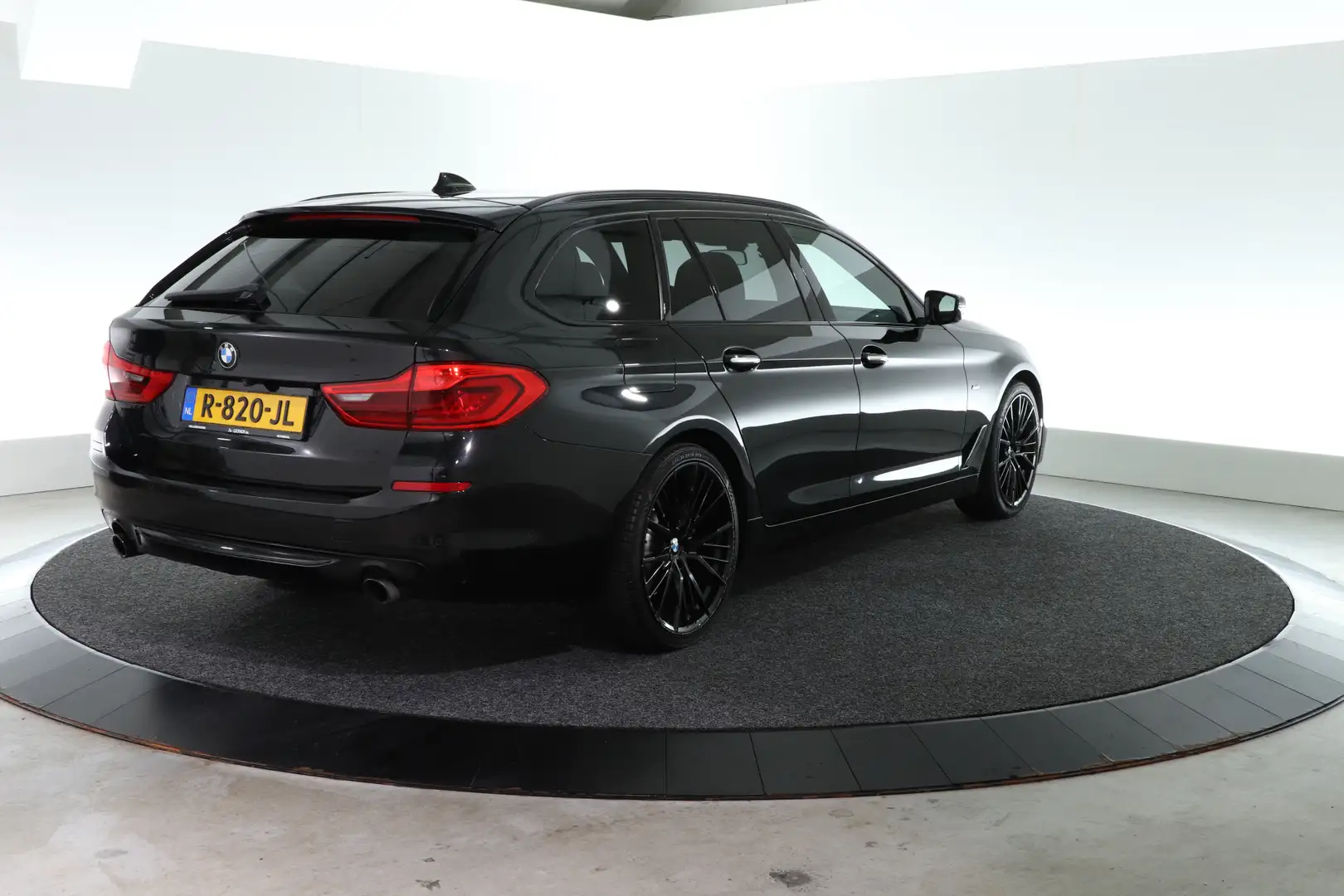 BMW 530 5-serie Touring 530i xDrive Sport-Line | SCHUIF-KA Noir - 2