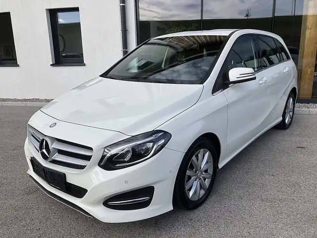 Mercedes-Benz B 180 d Aut. Style LED Navi Sportsitze Sitzheizung PDC