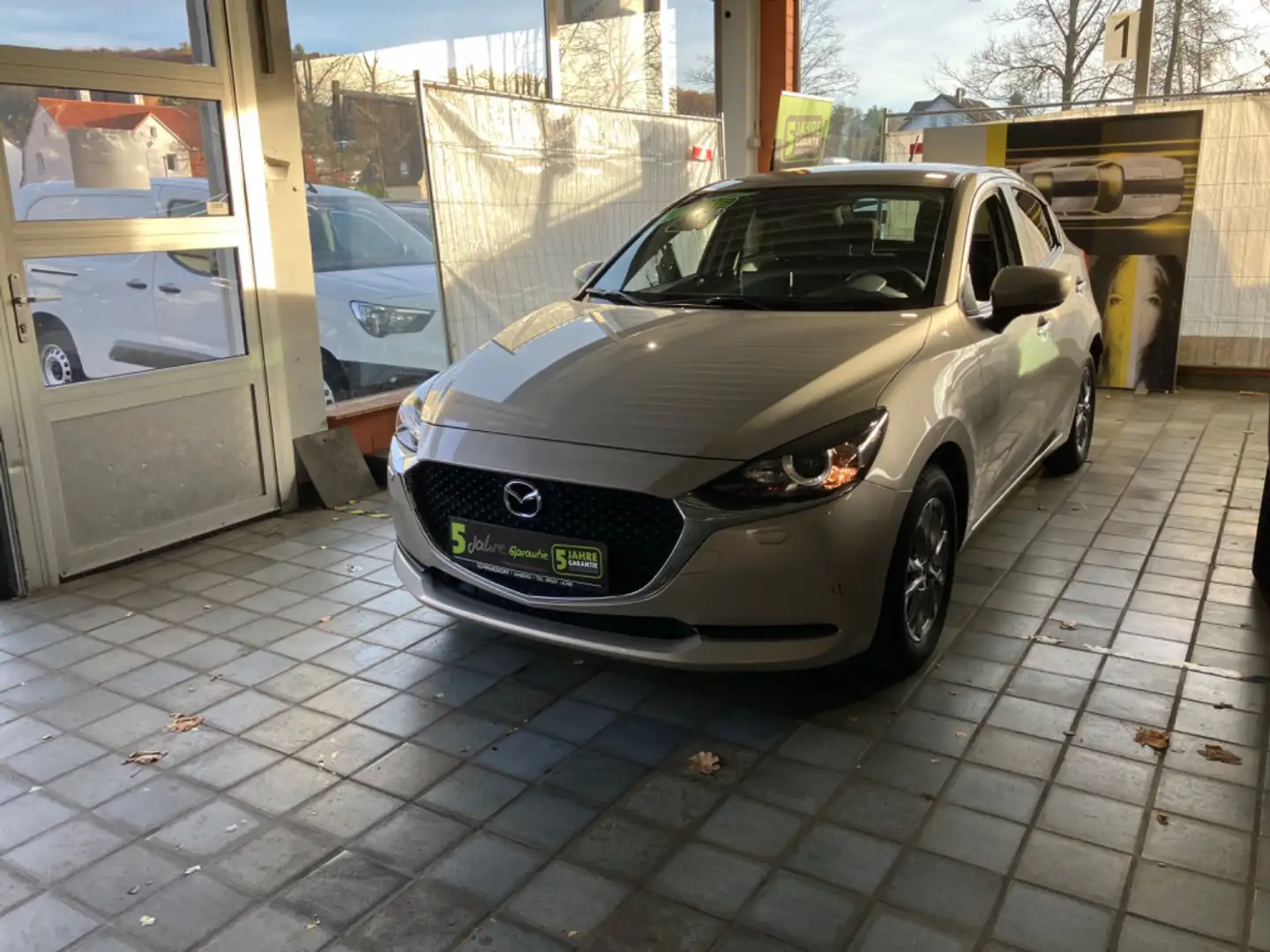 Mazda 2 1.5 SKYACTIV-G Fin. ab ,99% Kam,Parkpilot Gris - 2