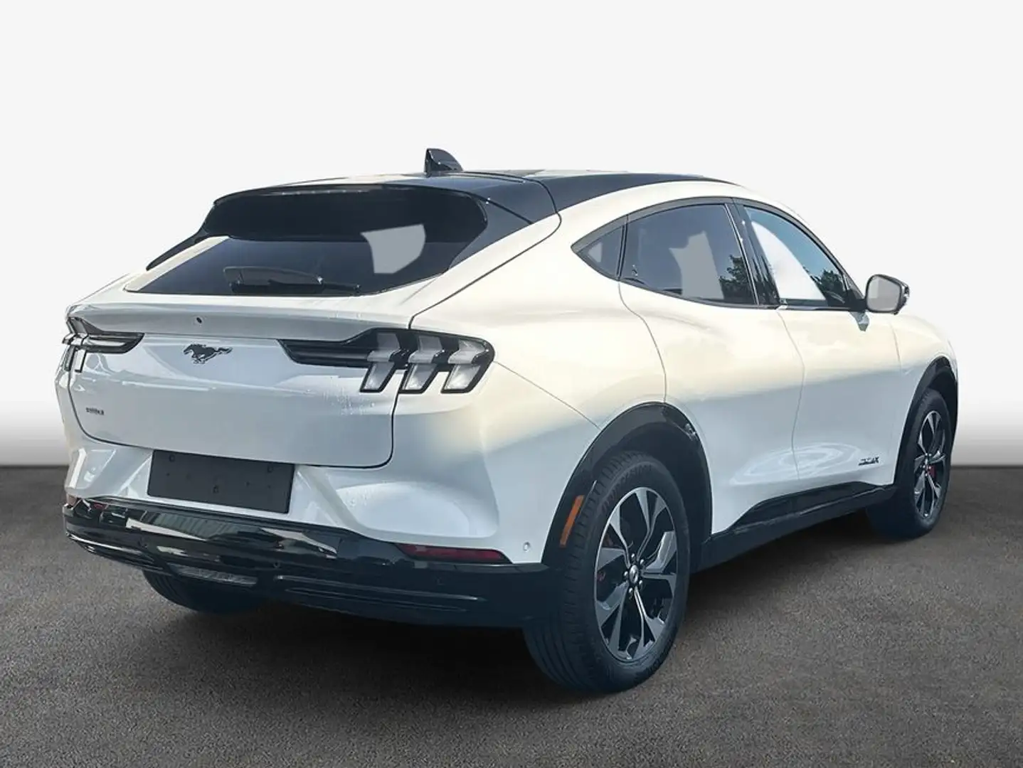 Ford Mustang Mach-E AWD PREMIUM 258 kW, 5-türig (Strom) Белый - 2