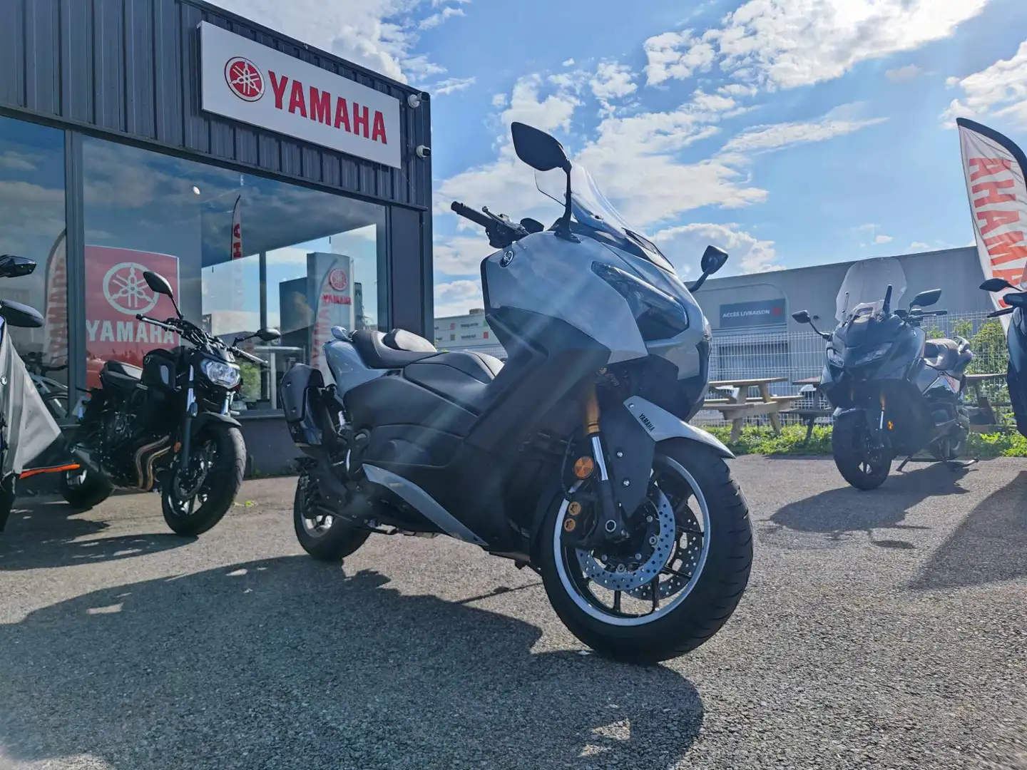 Yamaha TMAX 560 Gris - 1