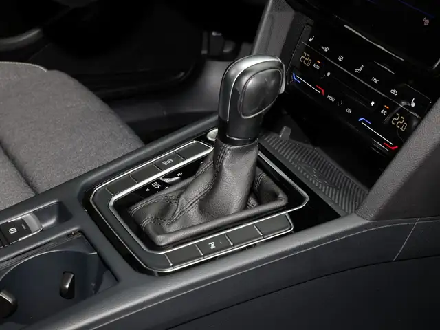 Volkswagen Passat view 11