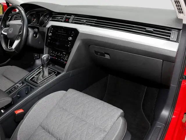 Volkswagen Passat view 10