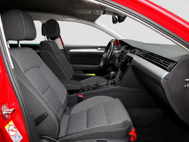 Volkswagen Passat view 9
