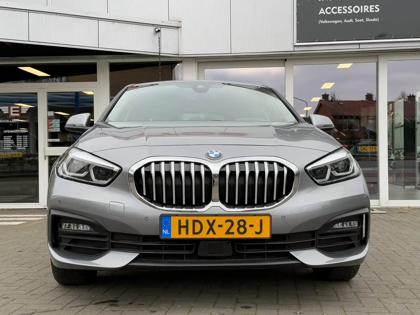 BMW 118 1-serie 118i Introduction Edition Automaat - Navig Grijs - 2