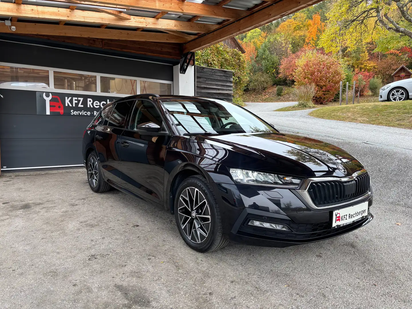 Skoda Octavia AMBITION 2,0 TDI DSG LED SHZ MULTI TELEFON AHV BEHEIZBARES LENKRAD RÜCKFAHRKAMERA 17 ZOLL Schwarz - 1