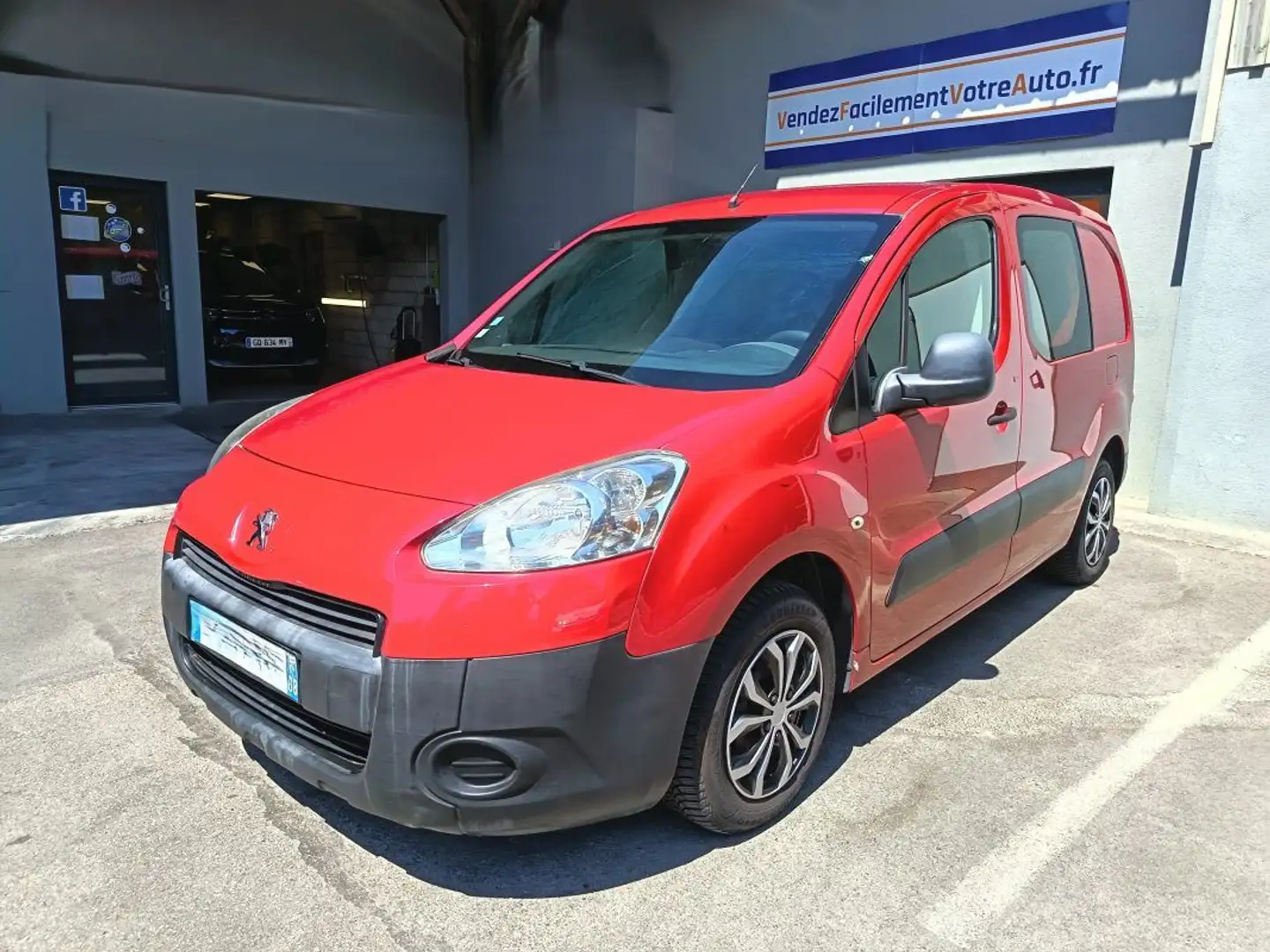 Peugeot Partner 1.6 HDI 90ch H1 L1 Rouge - 1