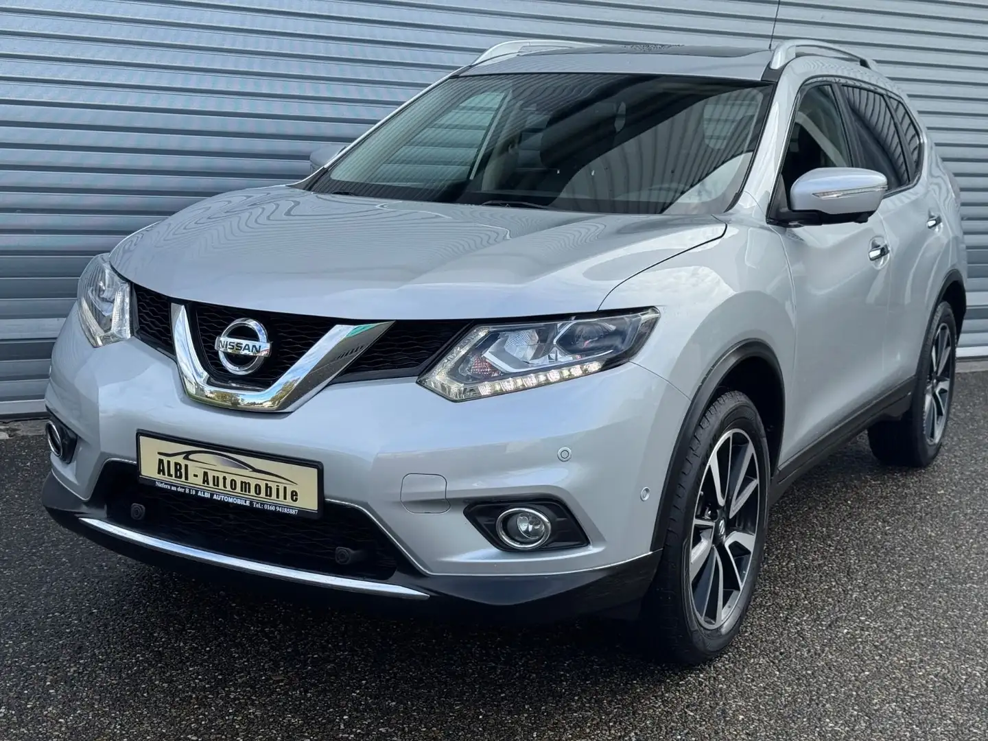 Nissan X-Trail Tekna Silber - 1