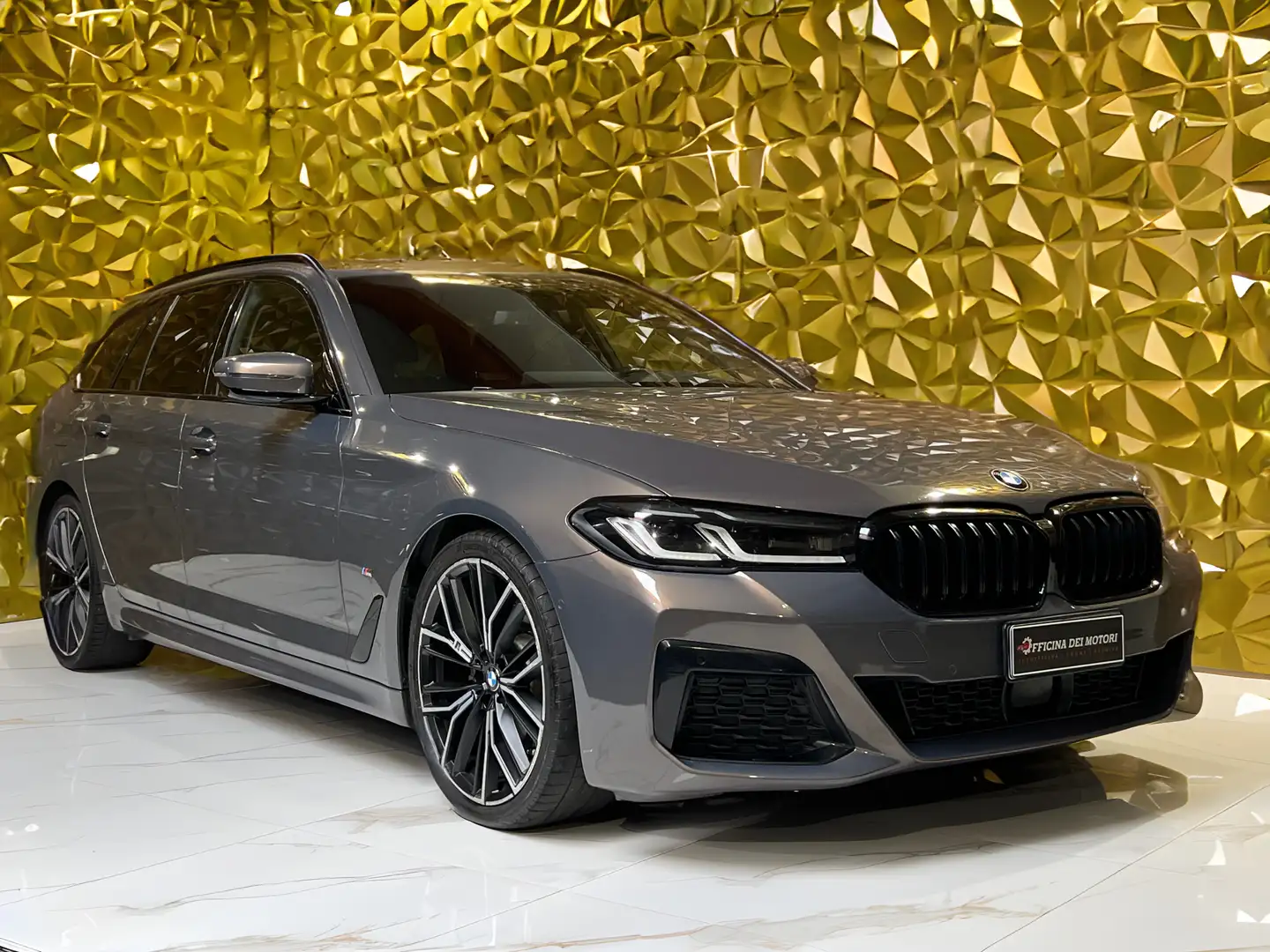 BMW 520 520D Touring mhev 48V Msport M auto Grau - 2