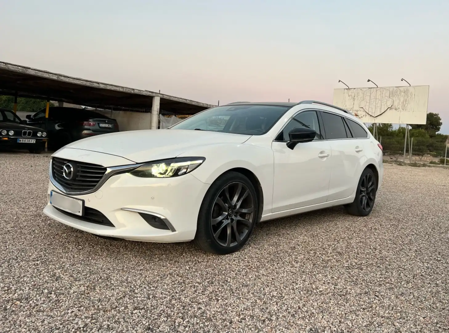 Mazda 6 2.2DE Lux.+Prem.Black+Travel(Navi) 129kW Blanc - 1