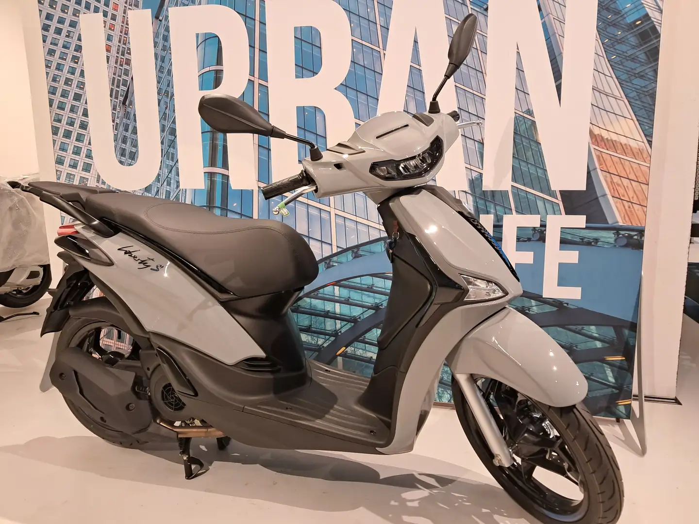 Piaggio Liberty 150 S Grigio - 2