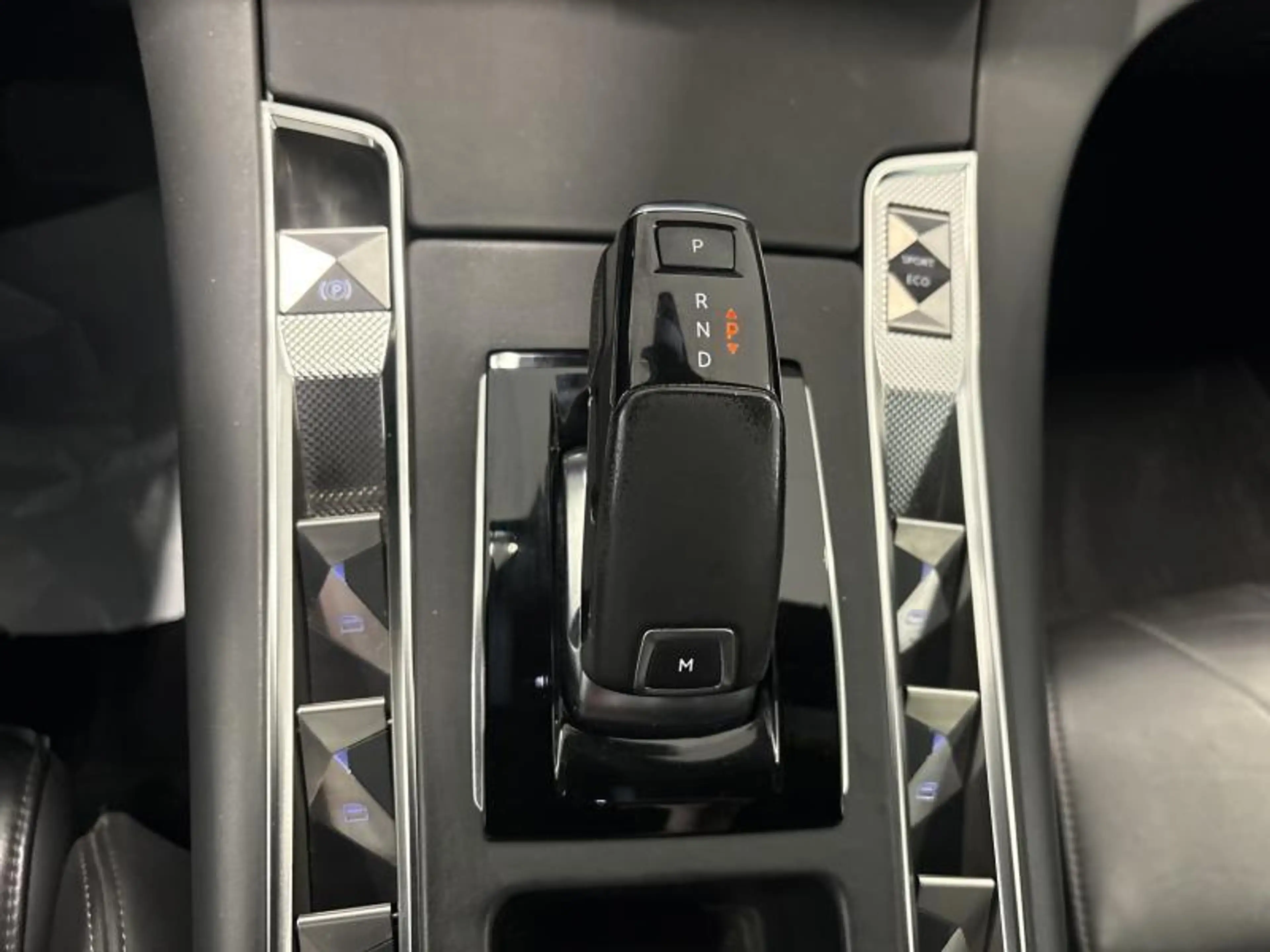 DS Automobiles DS 7 Crossback So Chic - AUTOMATIQUE - SIEGES ELEC — photo 13