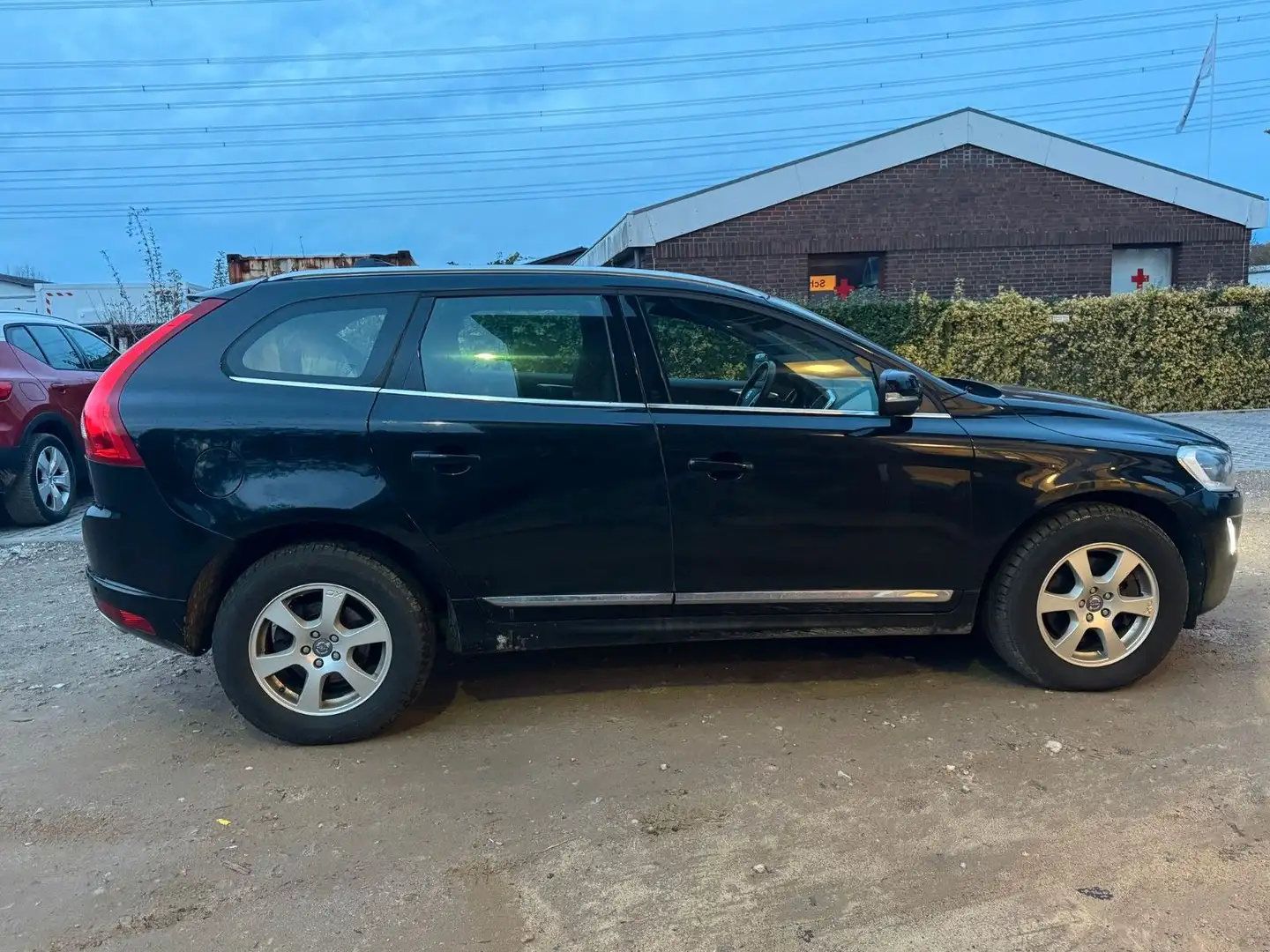 Volvo XC60 AWD AUT NAV CAM PDC XENON ZAHNRIEM+WAPU NEU Schwarz - 2