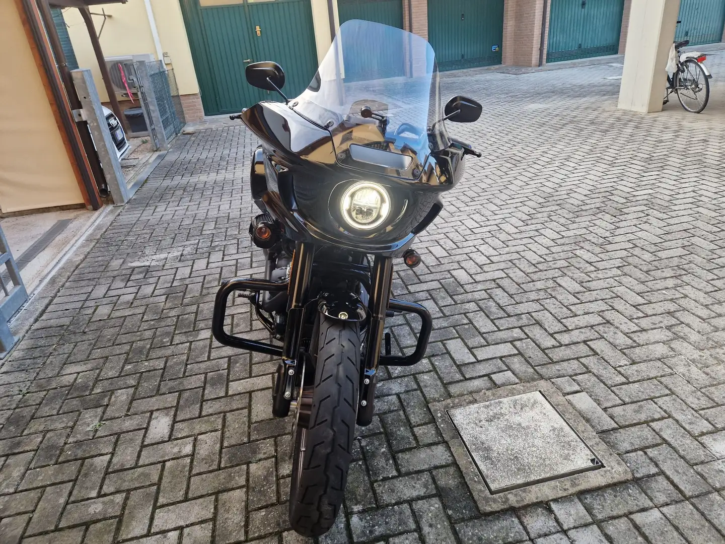 Harley-Davidson Lowrider ST Noir - 1