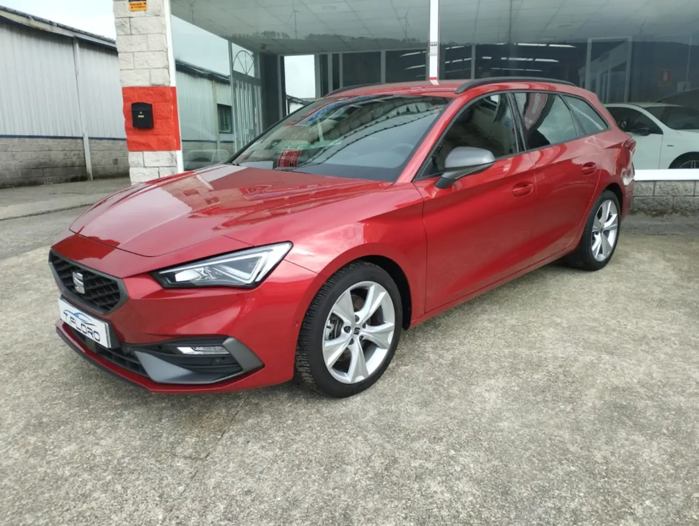SEAT Leon ST 1.5 EcoTSI S&S FR Fast Edition 150 Burdeos - 1