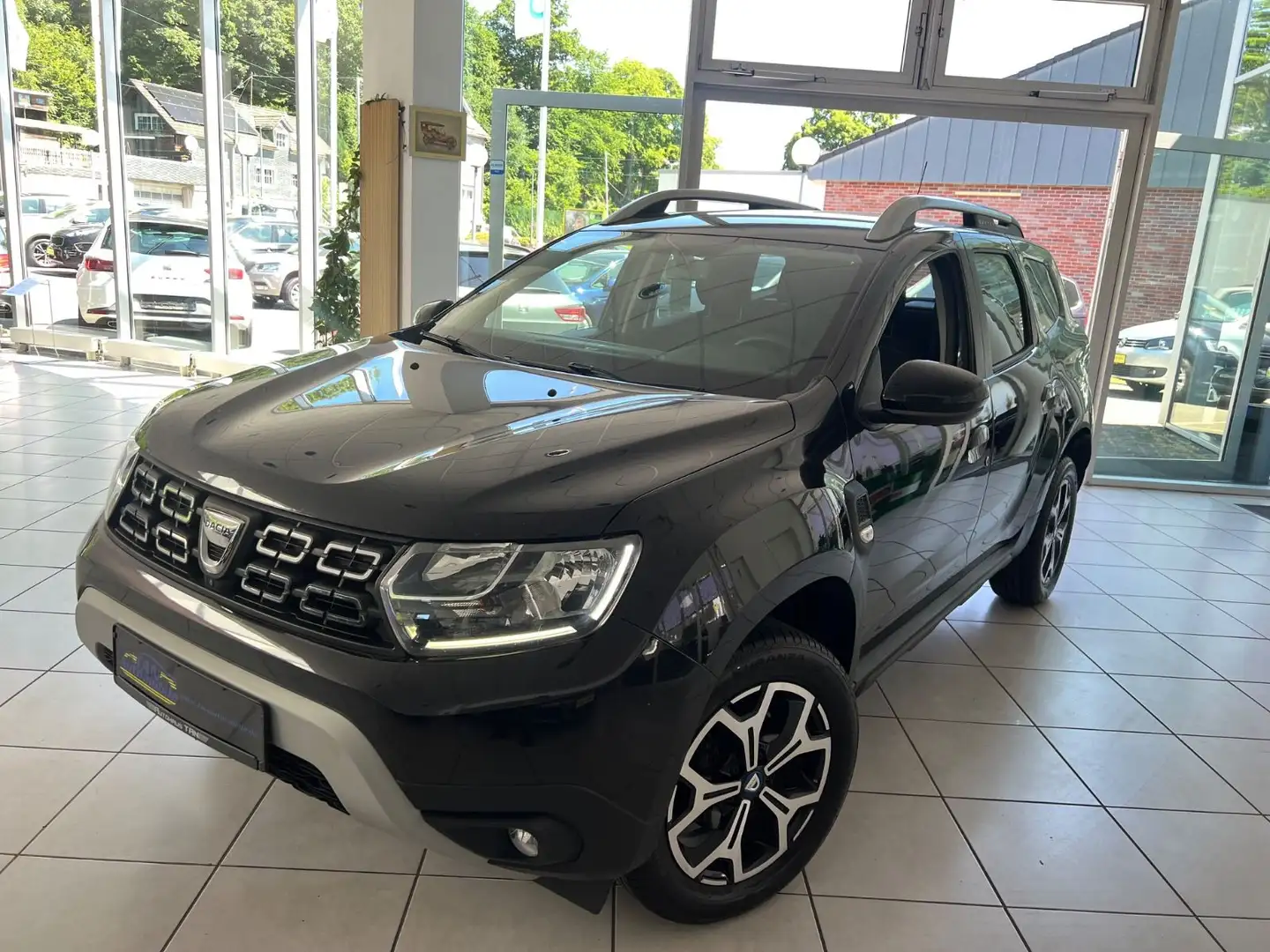 Dacia Duster II Celebration *NAVI*KAMERA*SITZH* Schwarz - 1