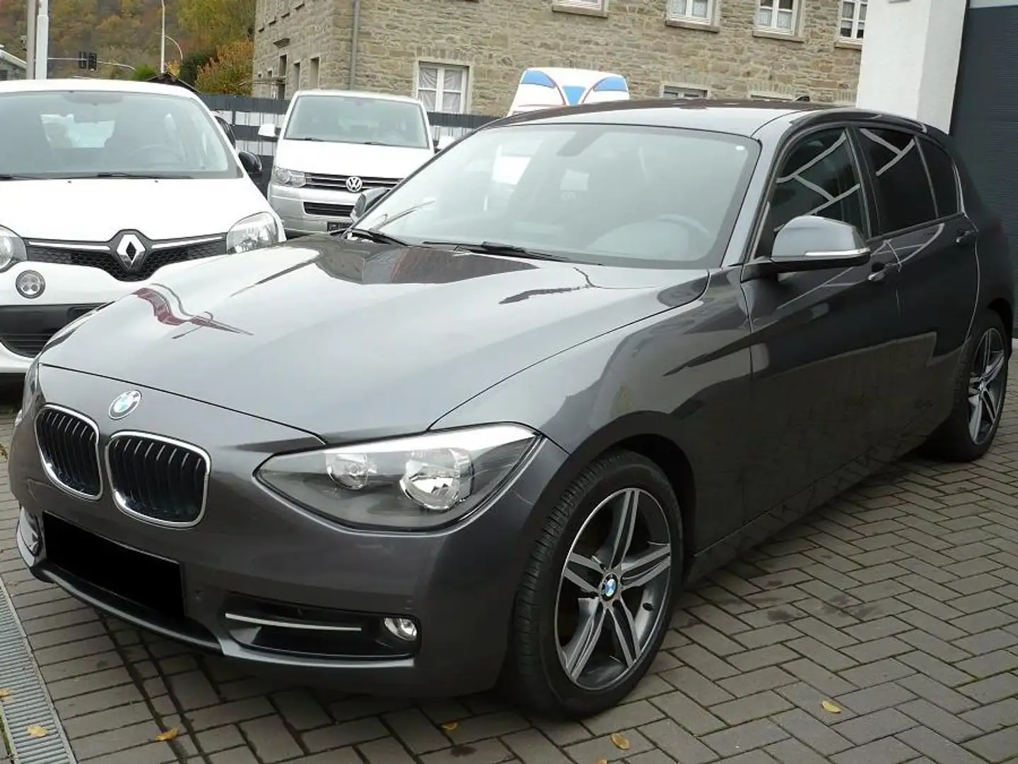 BMW 118 1er Diesel (5-Türer) 118d Sport Line Pdc Tempom Grau - 2